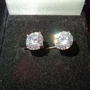 Paragon Silver And DiAmi Earings 3 Carots Total